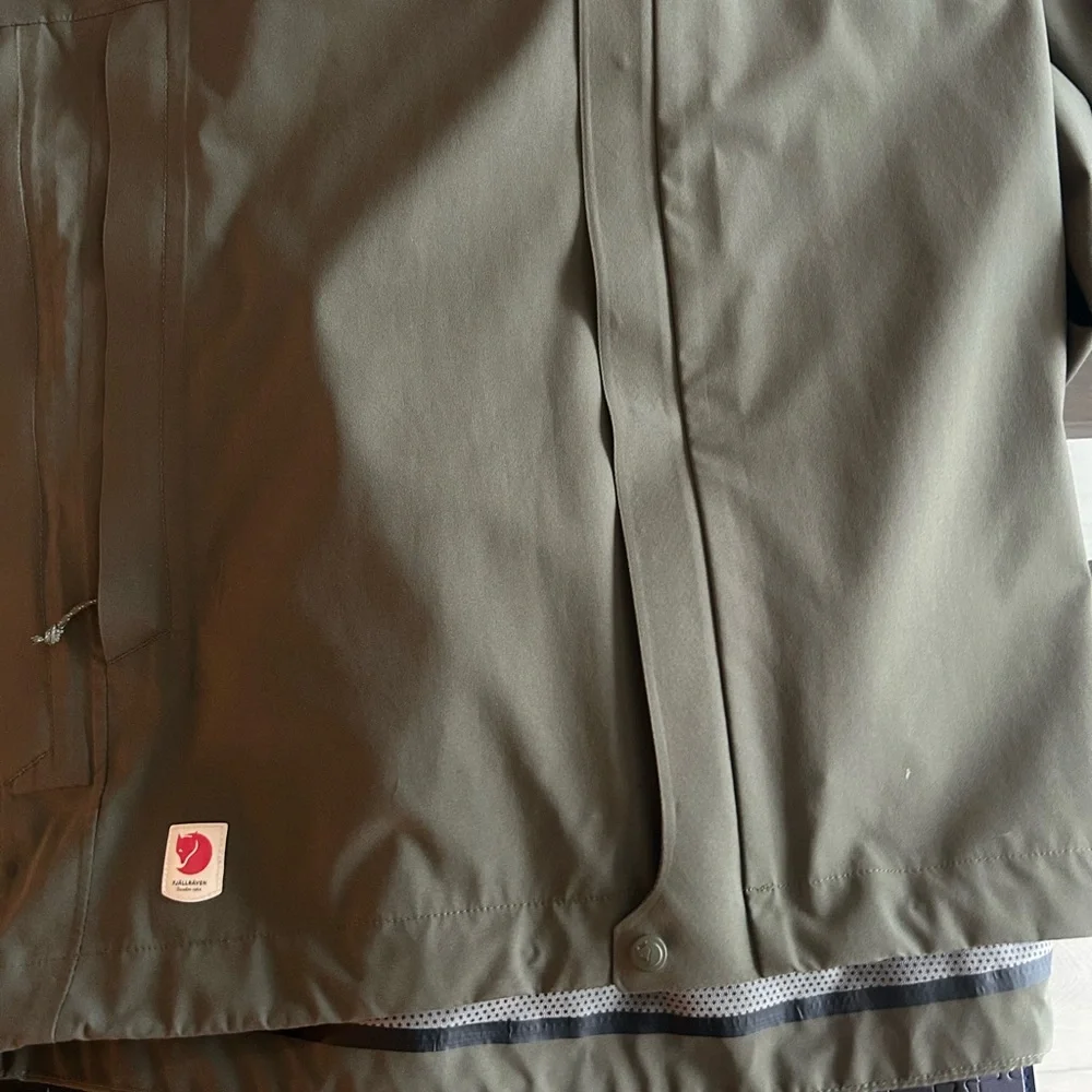Fjallraven HC Hydratic Trail Jacket - Men's jacket Color: Laurel Green - Picture 3 of 4